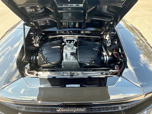 Used 2024 Lamborghini Huracan EVO image 20