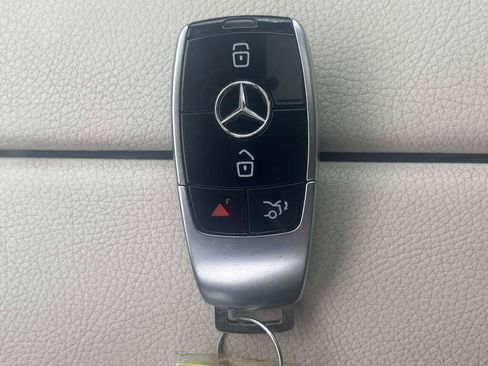 Used 2018 Mercedes-Benz E 400 4MATIC Sedan image 4