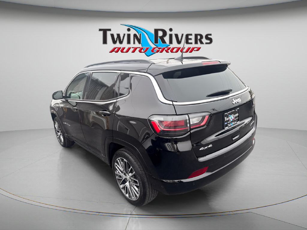 Used 2023 Jeep Compass Limited w/ Elite Group AWD/4WD image 2