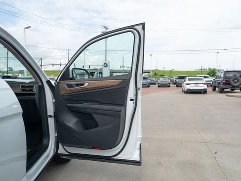 New 2026 Volkswagen Atlas SE FWD image 16