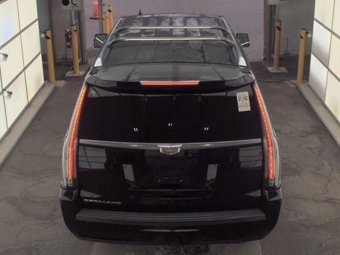Used 2017 Cadillac Escalade ESV Platinum RWD image 5