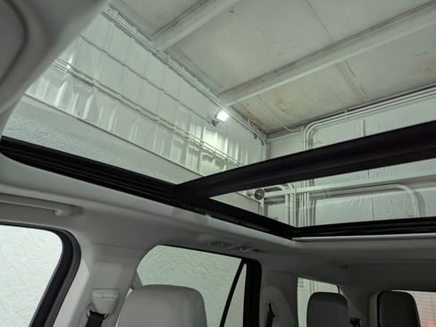 Used 2025 Ford Expedition Active image 32