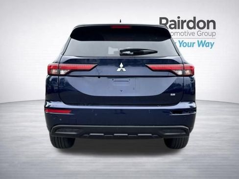 Used 2023 Mitsubishi Outlander SE AWD/4WD image 6