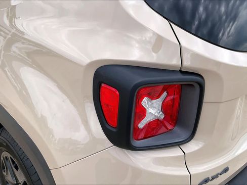 Used 2017 Jeep Renegade Trailhawk AWD/4WD image 28