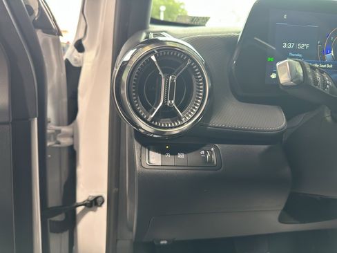 New 2026 Chevrolet Equinox LT w/ Convenience Package II image 19