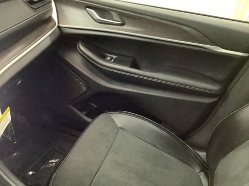 New 2026 Jeep Grand Cherokee Altitude AWD/4WD image 23