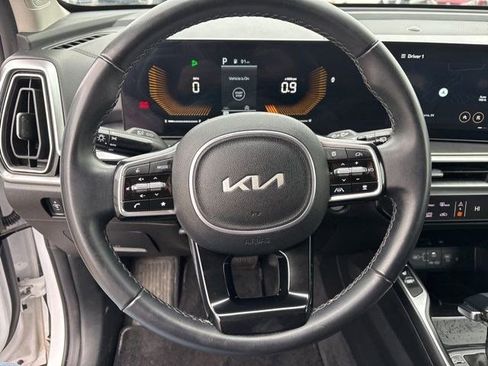 Used 2024 Kia Sorento S image 16