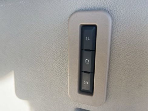 Used 2016 Lincoln Navigator L Select image 12