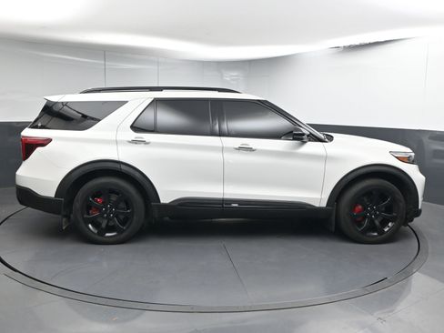 Used 2020 Ford Explorer ST w/ ST Street Pack image 9