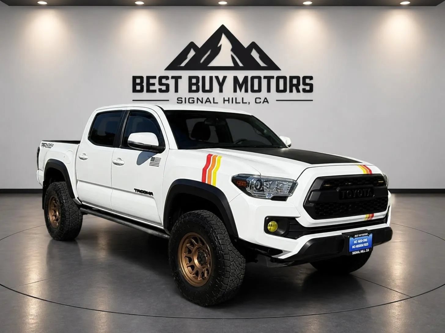 Used 2021 Toyota Tacoma TRD Off-Road w/ Technology Package AWD/4WD image 1