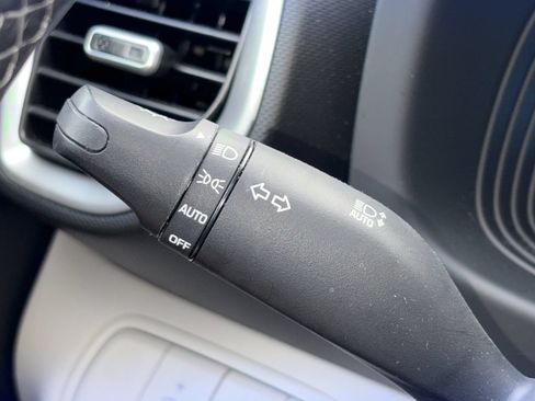 Used 2026 Hyundai Venue SEL FWD image 13