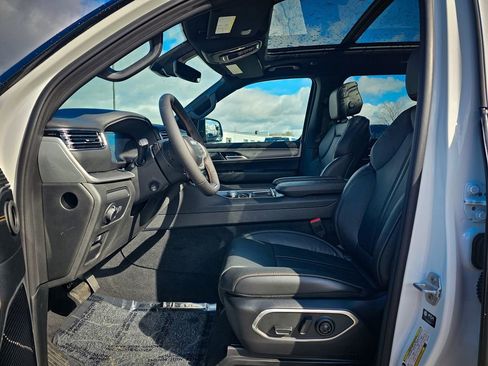 New 2026 Jeep Grand Wagoneer L 4WD image 13