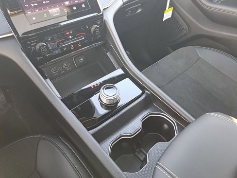 New 2025 Jeep Grand Cherokee L Altitude image 25