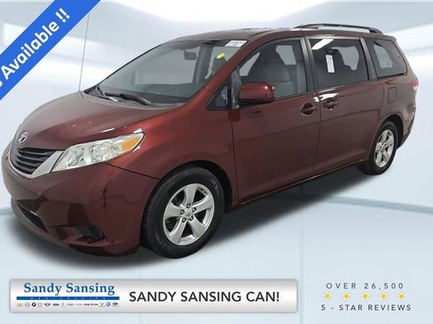 Used 2014 Toyota Sienna LE FWD image 1
