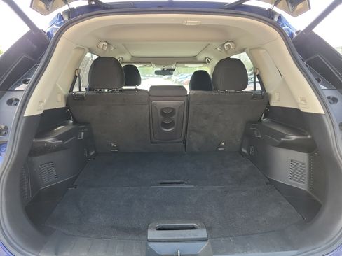 Certified 2020 Nissan Rogue SV w/ Sun & Sound Touring Package FWD image 11
