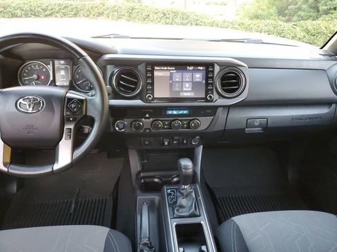 Used 2021 Toyota Tacoma TRD Off-Road image 10