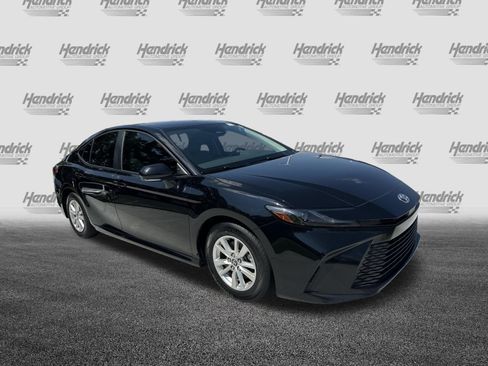 Used 2025 Toyota Camry LE w/ Convenience Package FWD image 2