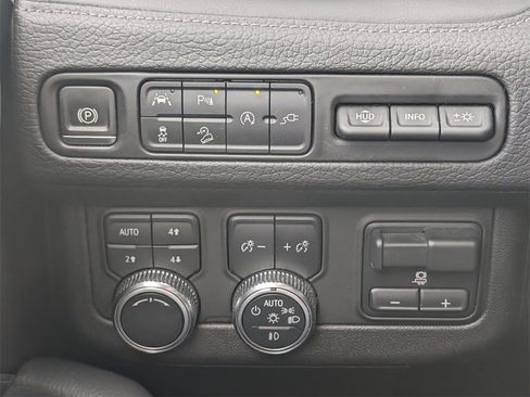 Used 2021 GMC Yukon Denali w/ Advanced Technology Package image 25