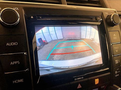 Used 2017 Toyota Camry XLE w/ Moonroof Package image 20