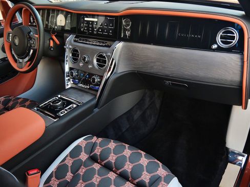New 2025 Rolls-Royce Cullinan w/ Leather Finishing Pack image 18