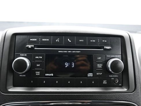 Used 2016 Dodge Grand Caravan SE image 15