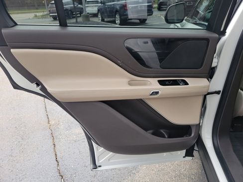 Used 2023 Lincoln Aviator AWD Standard 4dr SUV w/ Premium Package image 25