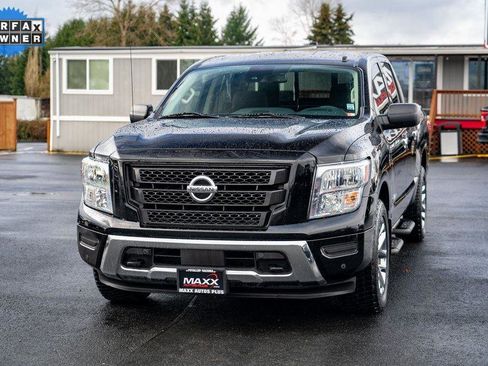 Used 2021 Nissan Titan SV w/ SV Convenience Package image 4