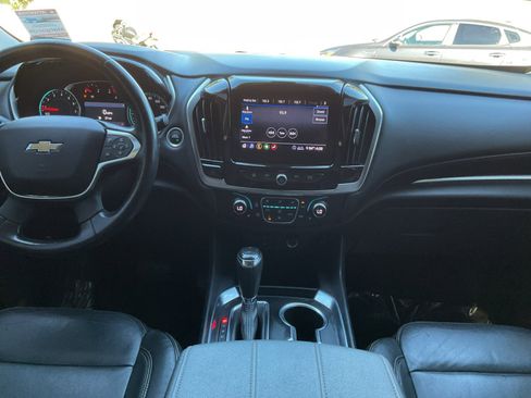 Used 2020 Chevrolet Traverse LT image 16