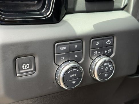 Used 2024 GMC Sierra 1500 AT4 w/ Technology Package AWD/4WD image 24