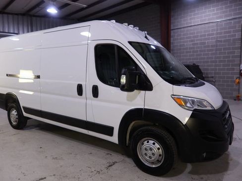 Used 2023 RAM ProMaster 2500 w/ Driver Convenience Group image 7