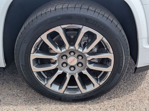 Used 2023 GMC Acadia Denali image 9