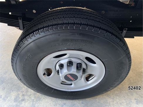 Used 2023 GMC Savana 3500 Cutaway Van w/ Power Convenience Package image 22