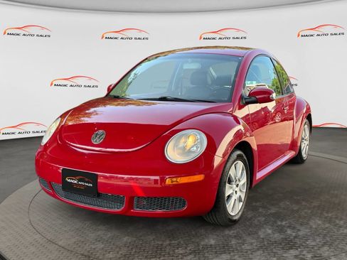 Used 2009 Volkswagen Beetle Coupe FWD image 1