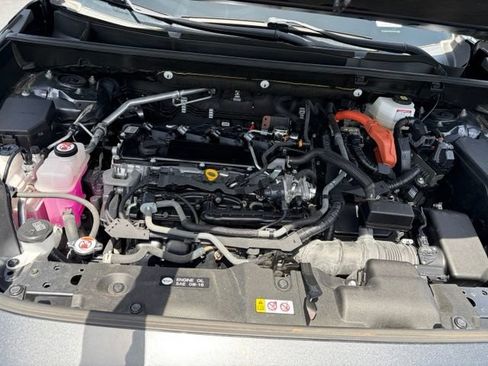 Used 2022 Toyota RAV4 LE AWD/4WD image 11