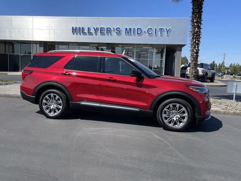 Certified 2025 Ford Explorer Platinum AWD/4WD image 2