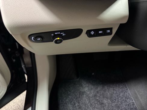 Certified 2023 Buick Envision Avenir image 18