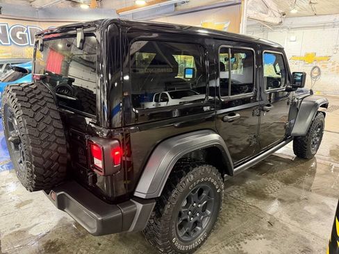 Used 2023 Jeep Wrangler Unlimited w/ Sun & Screen Package AWD/4WD image 4
