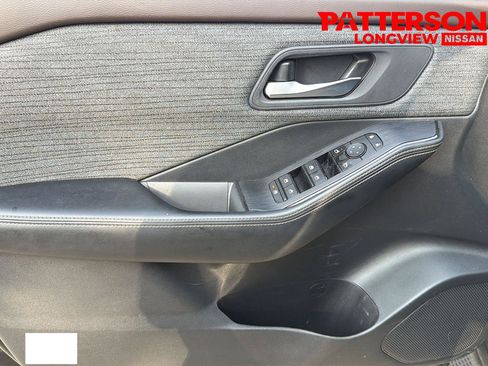 Used 2023 Nissan Rogue SV FWD image 18