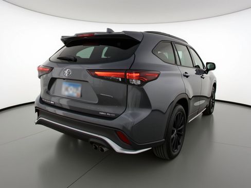 Used 2025 Toyota Highlander XSE AWD/4WD image 9