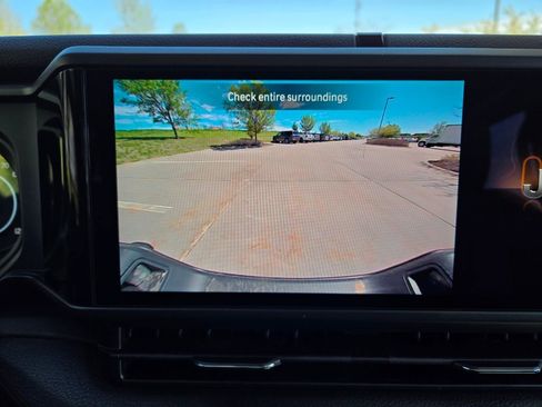 Used 2024 Jeep Gladiator Sport image 24