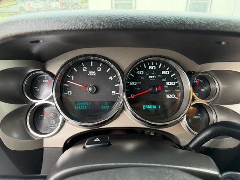 Used 2013 Chevrolet Silverado 2500 LT w/ Interior Plus Package AWD/4WD image 11