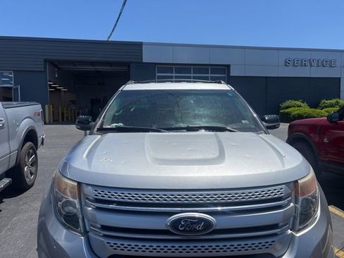 Used 2013 Ford Explorer XLT FWD image 2