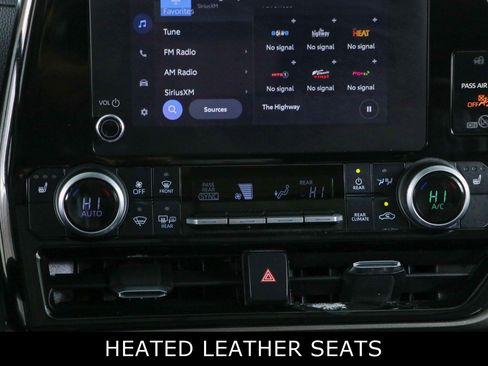 Used 2023 Toyota Highlander XLE FWD image 20