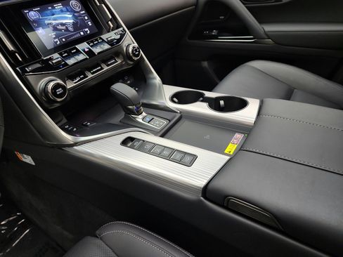 Used 2025 Lexus LX 700h F Sport image 13