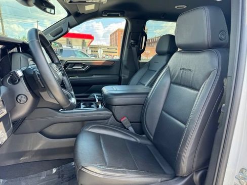 Used 2025 GMC Yukon Denali AWD/4WD image 13