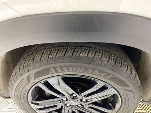 Used 2024 Chevrolet Trax ACTIV w/ Sunroof Package image 23