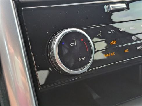 Used 2025 Land Rover Discovery S image 18