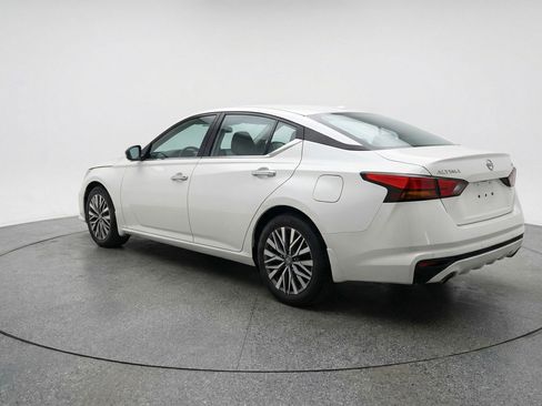Used 2025 Nissan Altima 2.5 SV image 6
