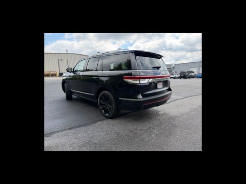 Used 2024 Lincoln Navigator Reserve AWD/4WD image 11