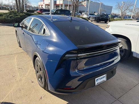 Used 2025 Toyota Prius Plug-In Hybrid image 8